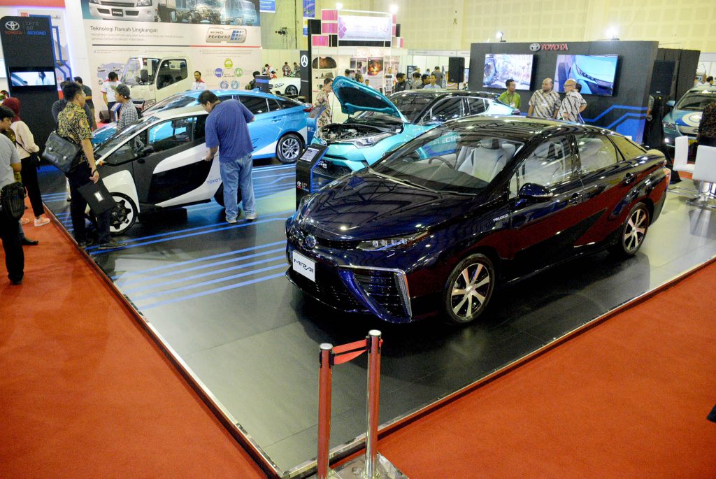 Mobil Listrik Toyota