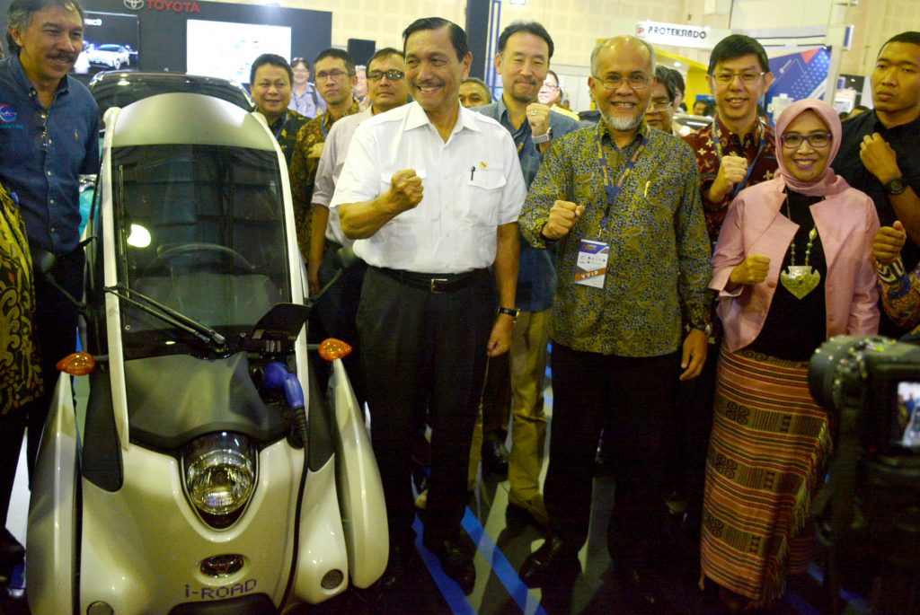 Mobil Listrik Toyota