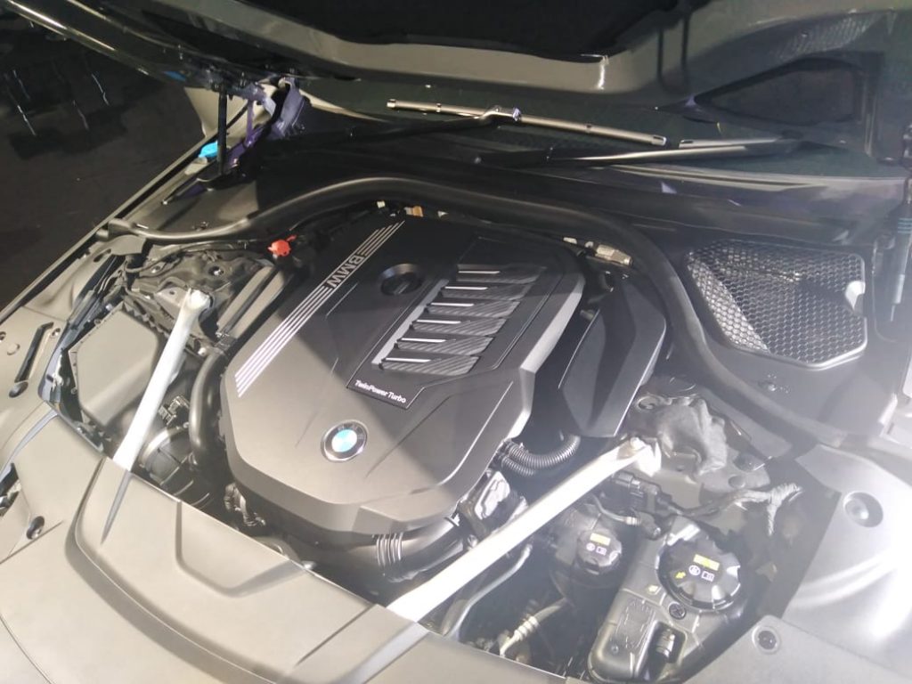 Mesin BMW Seri 7