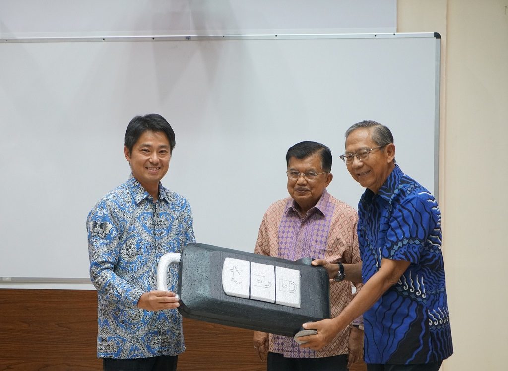 Mitsubishi Outlander PHEV Palang Merah Indonesia