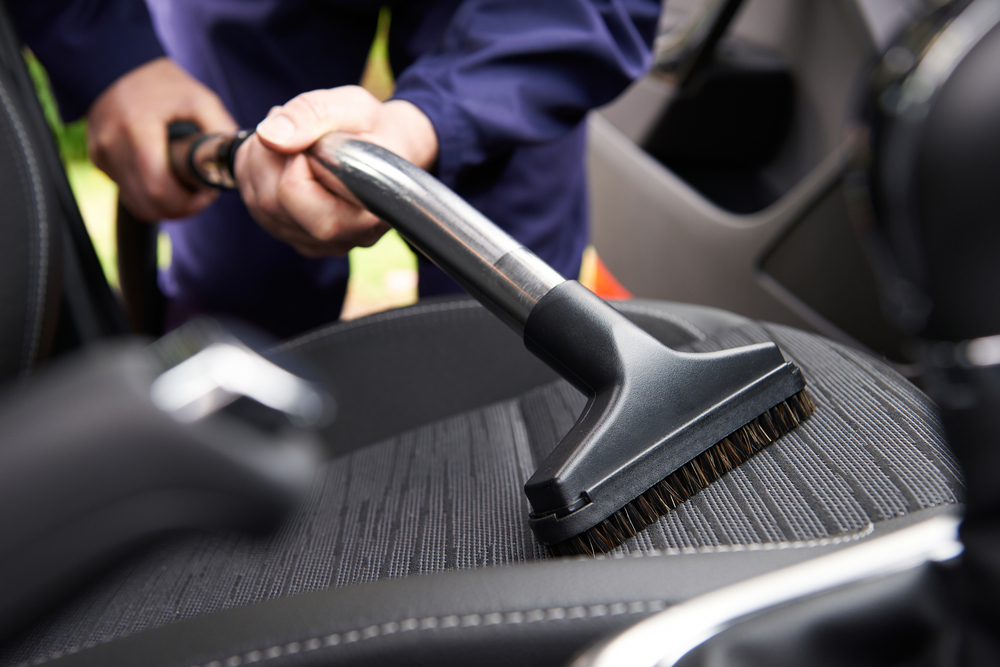 Jok mobil awet jika rutin dibersihkan