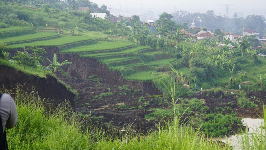 Longsor di Tol Cipularang