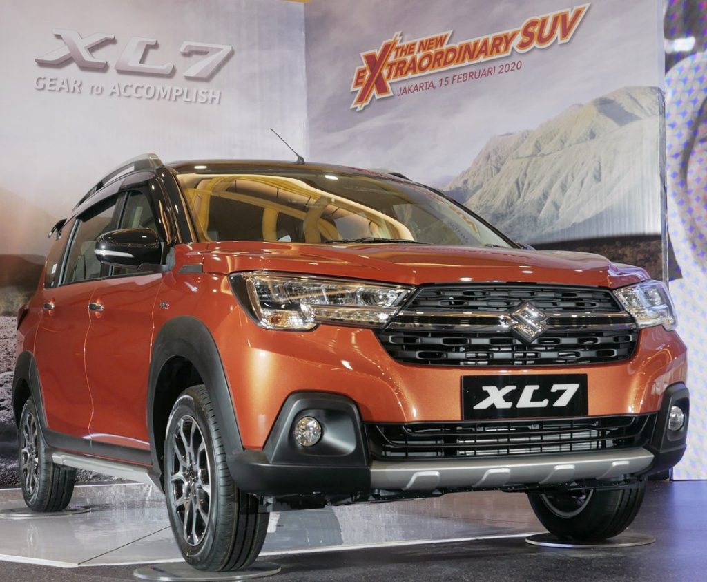 Medium SUV Suzuki XL7