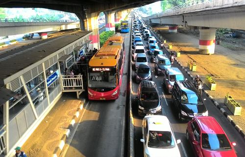 Cari rute yang lancar - cara menghemat bbm mobil