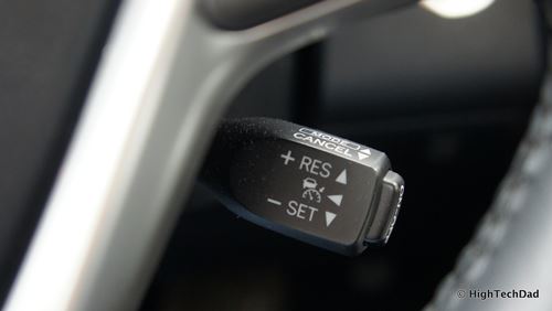 Menggunakan fitur cruise control