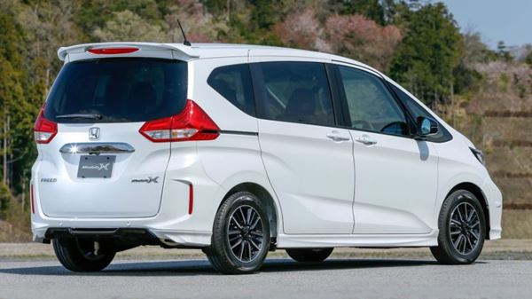 Body belakang Honda Freed
