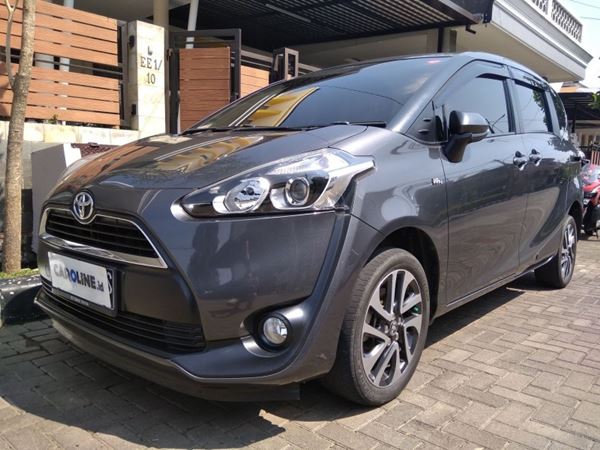 Toyota Sienta Seken