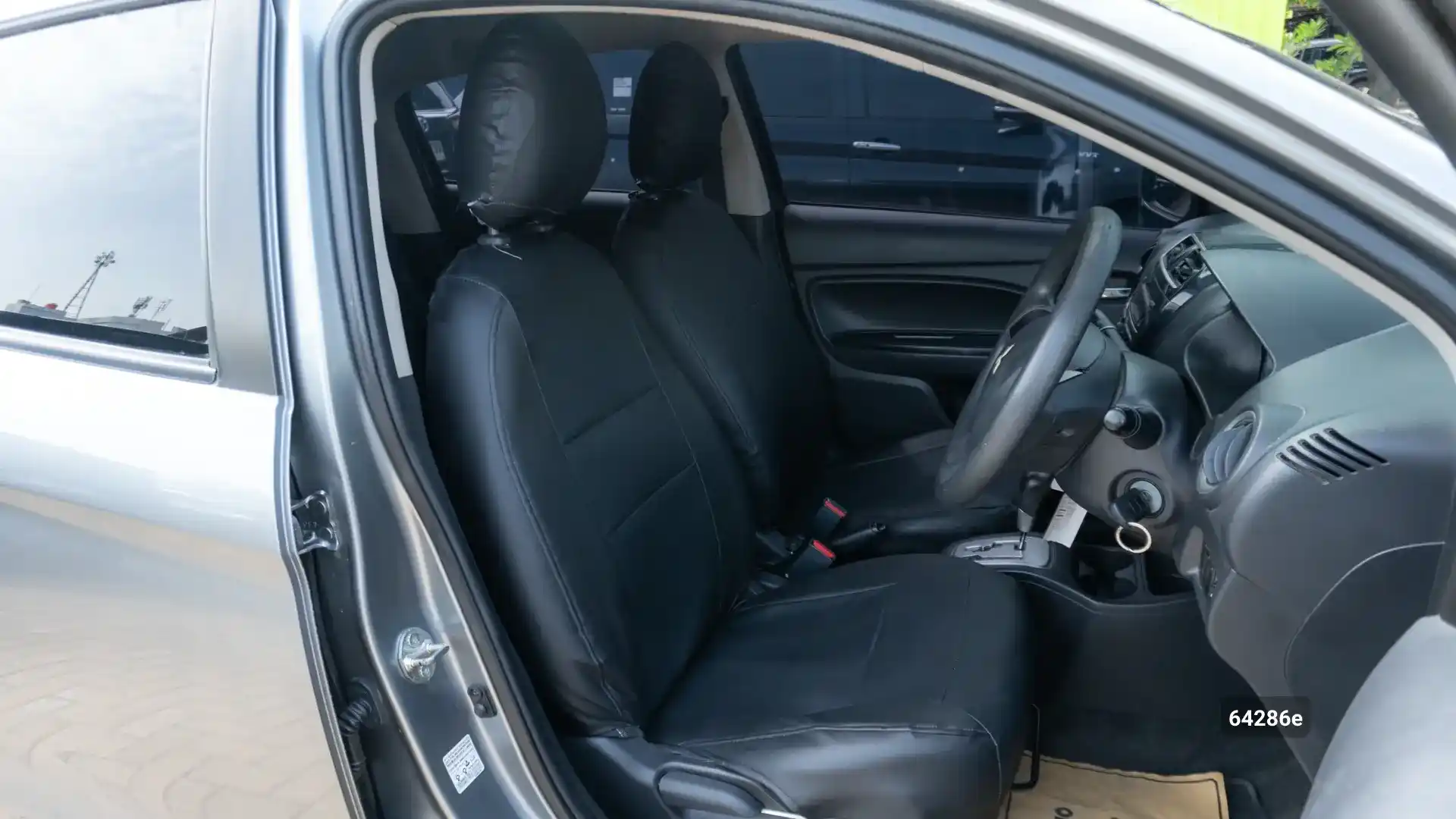 Bagaimana Interior Mobil Mirage