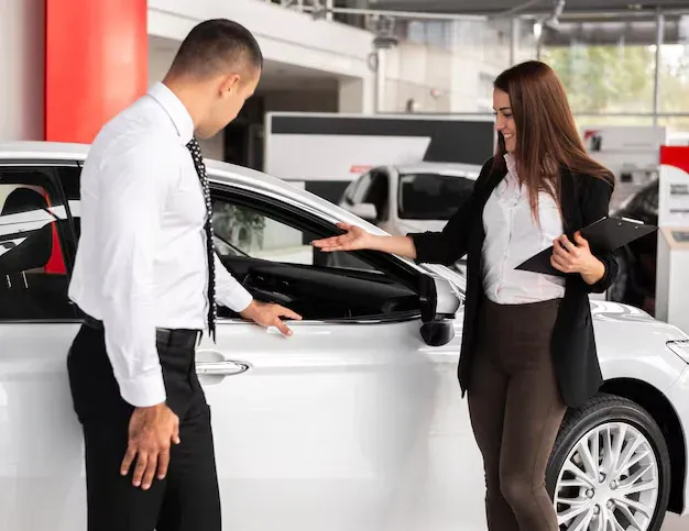 Membandingkan harga pasaran mobil.webp