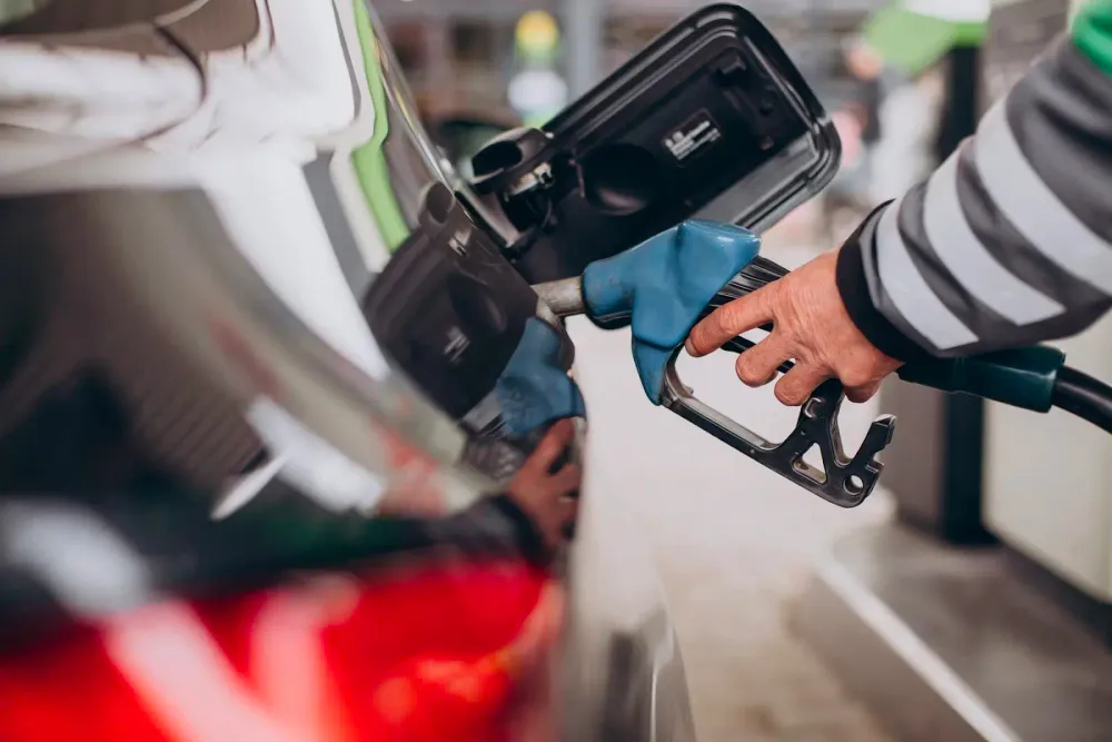 Memahami 8 Perbedaan Mesin Bensin Dan Diesel | Caroline.id