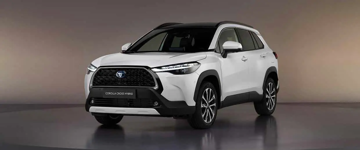 review corolla cross hybrid.webp